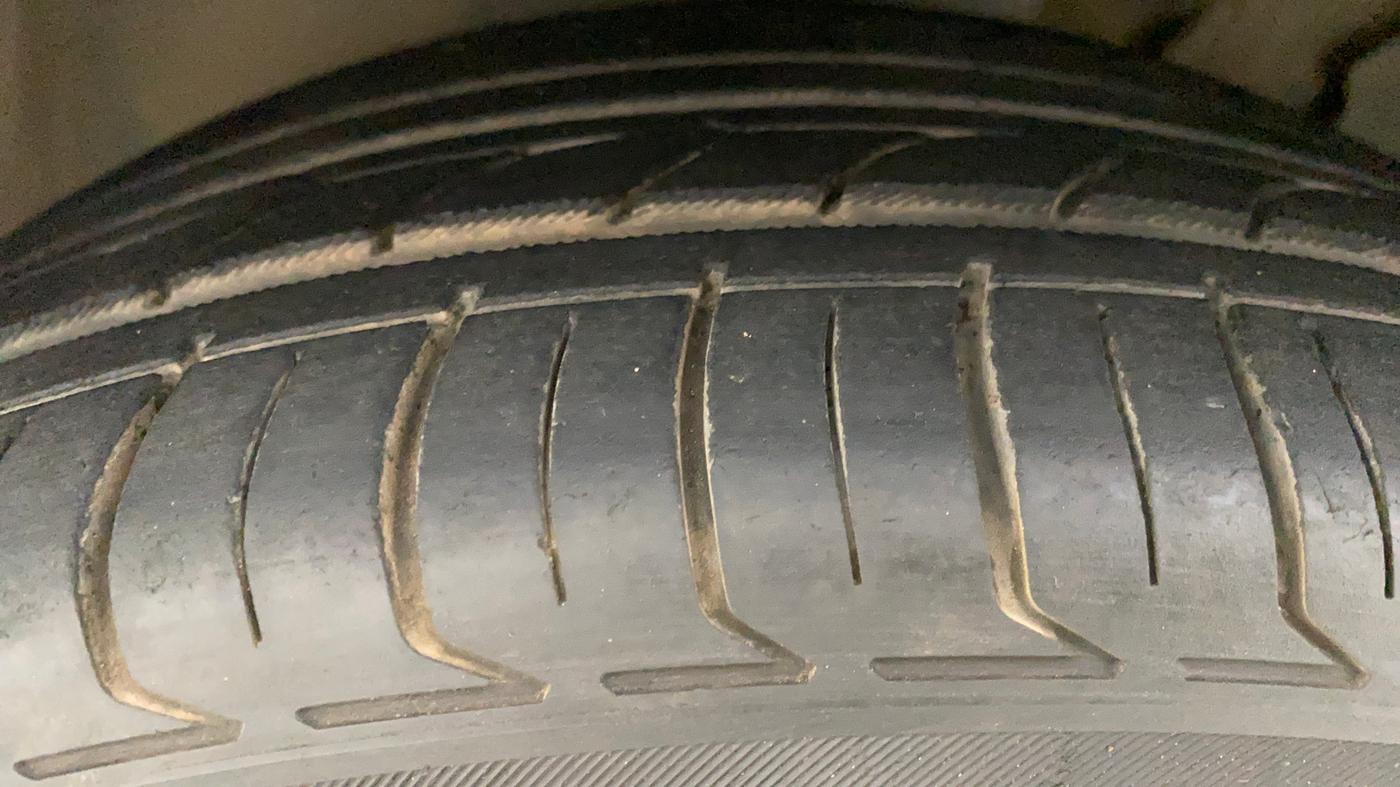 2012 Volkswagen Jetta COMFORTLINE TSI, Petrol, Manual, 69,339 km, Left Front Tyre Tread