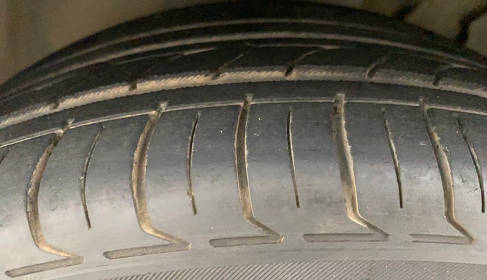 2012 Volkswagen Jetta COMFORTLINE TSI, Petrol, Manual, 69,339 km, Left Front Tyre Tread