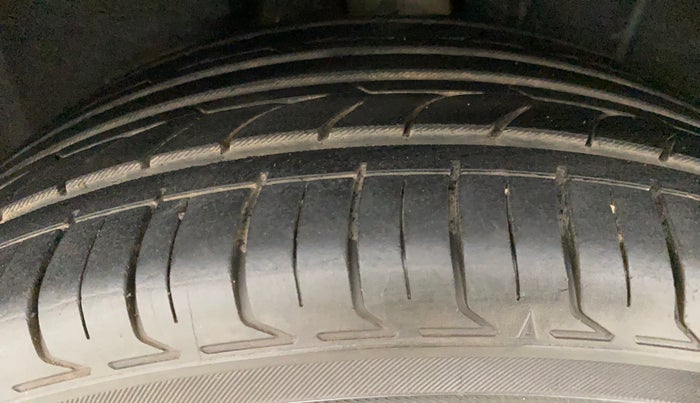 2012 Volkswagen Jetta COMFORTLINE TSI, Petrol, Manual, 69,339 km, Left Rear Tyre Tread