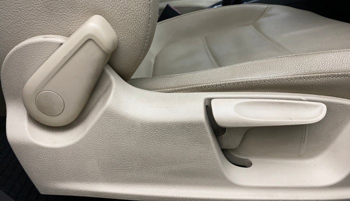 2012 Volkswagen Jetta COMFORTLINE TSI, Petrol, Manual, 69,339 km, Driver Side Adjustment Panel