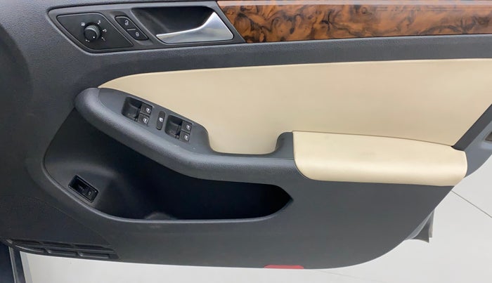 2012 Volkswagen Jetta COMFORTLINE TSI, Petrol, Manual, 69,339 km, Driver Side Door Panels Control