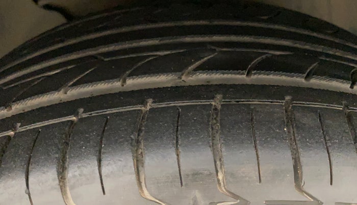 2012 Volkswagen Jetta COMFORTLINE TSI, Petrol, Manual, 69,339 km, Right Front Tyre Tread