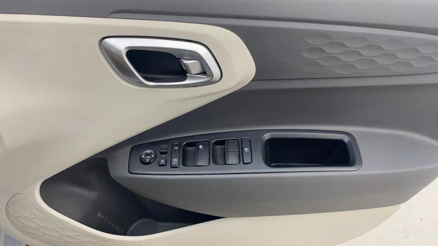 2021 Hyundai AURA SX PLUS 1.2 AMT, Petrol, Automatic, 26,914 km, Driver Side Door Panels Control