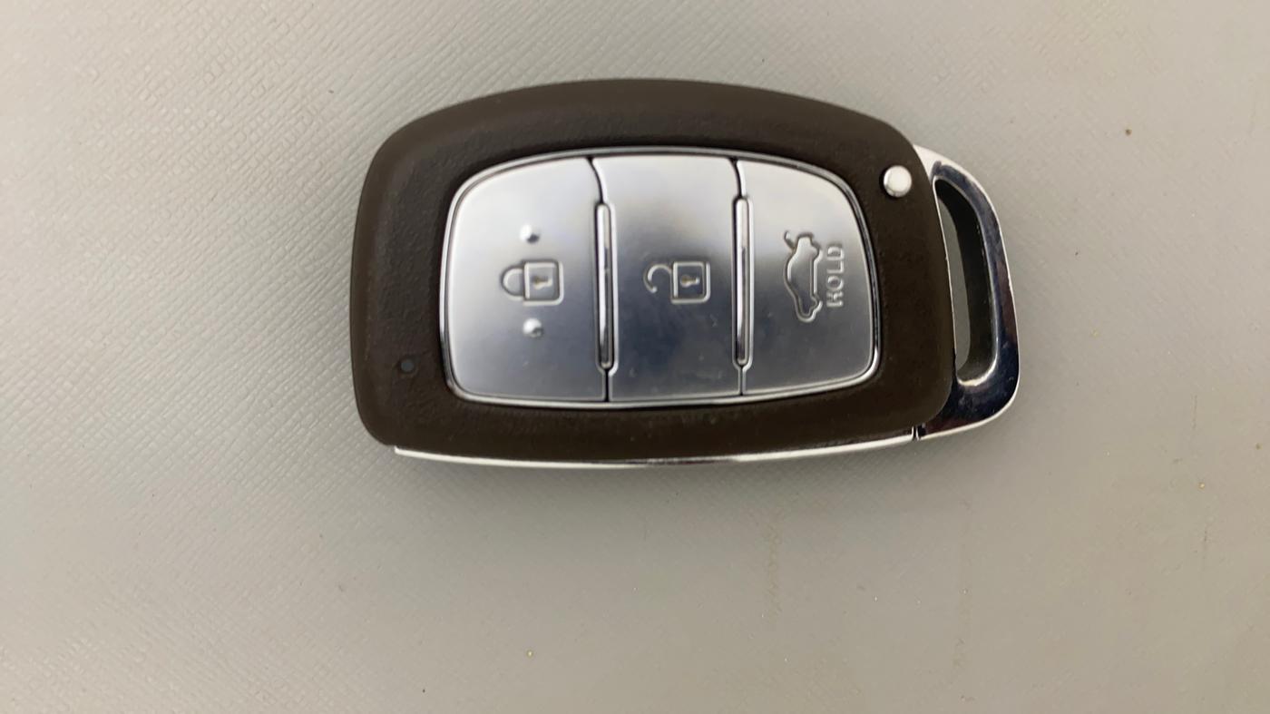 2021 Hyundai AURA SX PLUS 1.2 AMT, Petrol, Automatic, 26,914 km, Key Close Up