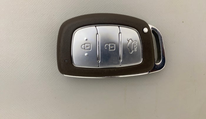 2021 Hyundai AURA SX PLUS 1.2 AMT, Petrol, Automatic, 26,881 km, Key Close Up