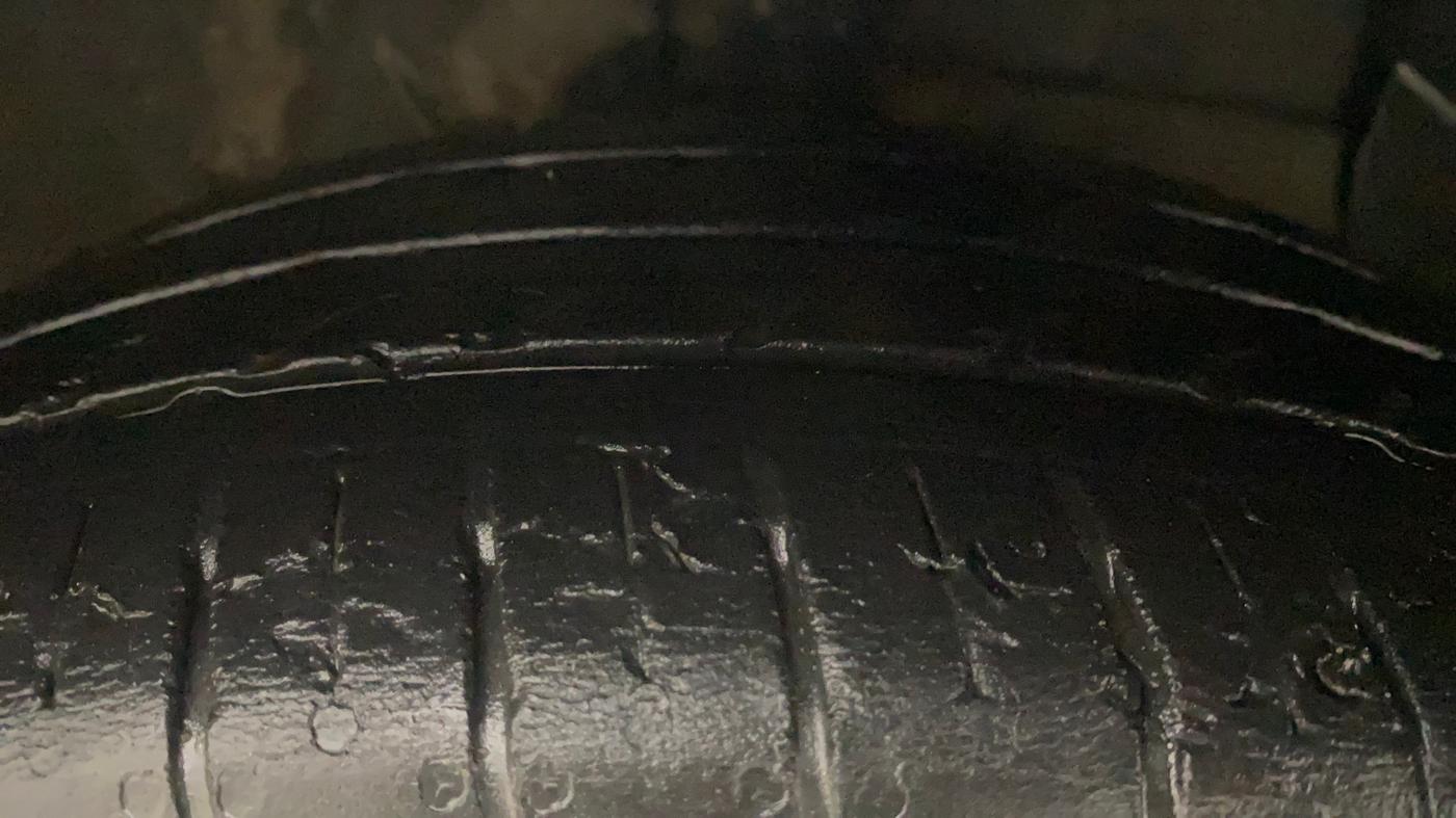 2021 Hyundai AURA SX PLUS 1.2 AMT, Petrol, Automatic, 26,914 km, Right Front Tyre Tread