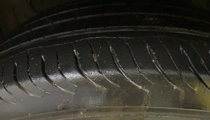 2015 Maruti S Cross ZETA 1.6, Diesel, Manual, 1,23,303 km, Left Front Tyre Tread