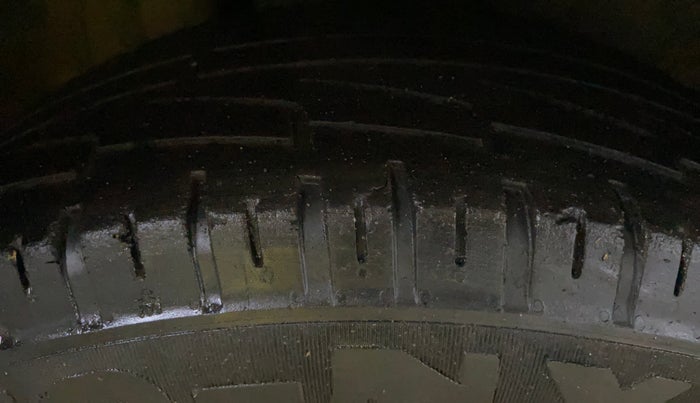 2015 Maruti S Cross ZETA 1.6, Diesel, Manual, 1,23,303 km, Right Rear Tyre Tread