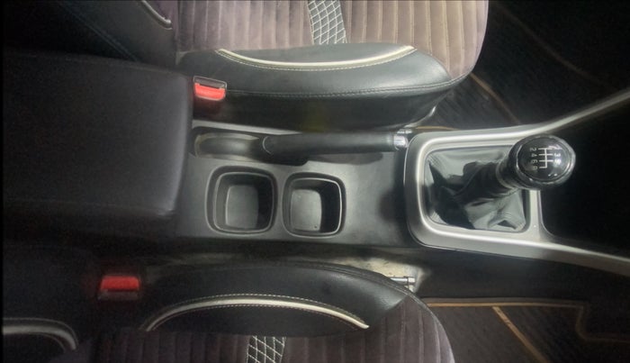 2015 Maruti S Cross ZETA 1.6, Diesel, Manual, 1,23,303 km, Gear Lever