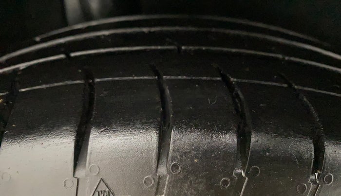 2018 Maruti Baleno DELTA PETROL 1.2, Petrol, Manual, 1,17,495 km, Right Rear Tyre Tread