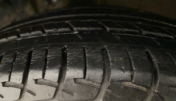 2018 Maruti Baleno DELTA PETROL 1.2, Petrol, Manual, 1,17,495 km, Left Front Tyre Tread