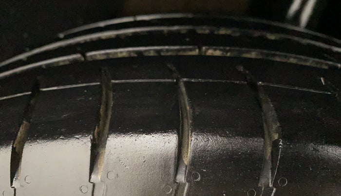 2018 Maruti Baleno DELTA PETROL 1.2, Petrol, Manual, 1,17,495 km, Left Rear Tyre Tread