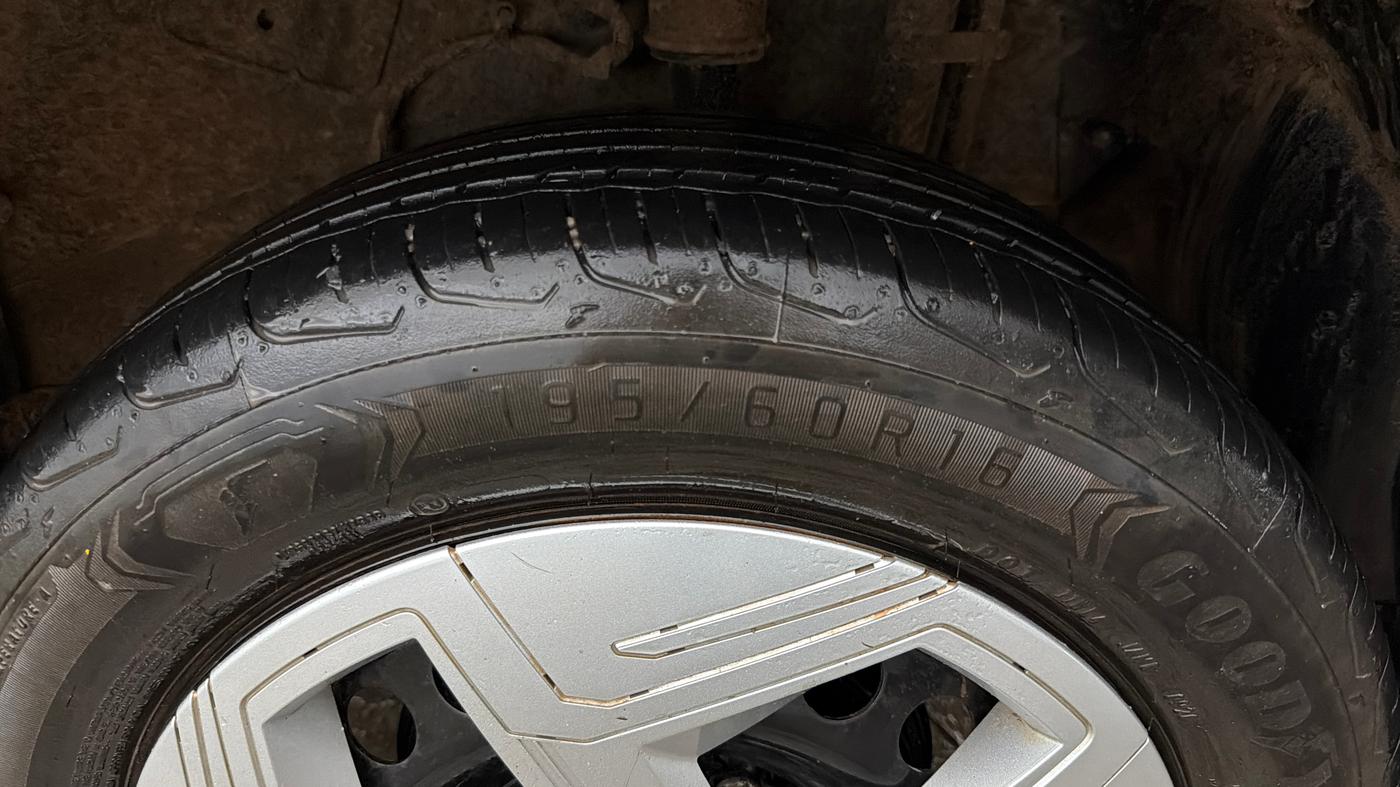 2026 Tata NEXON Pure Plus 1.2 iCNG 6MT, CNG, Manual, 5,389 km, Left Rear Tyre Tread