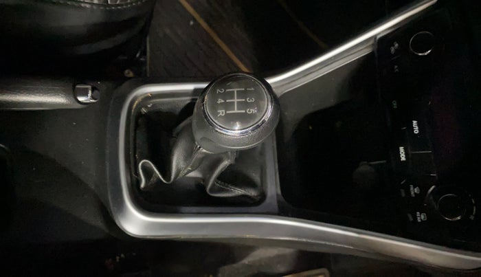 2019 Maruti S Cross ALPHA 1.3, Diesel, Manual, 93,011 km, Gear Lever