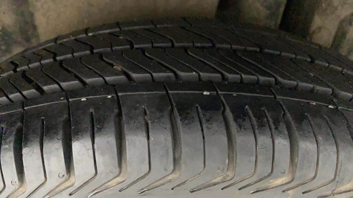 2012 Maruti Swift VXI, Petrol, Manual, 73,703 km, Left Rear Tyre Tread