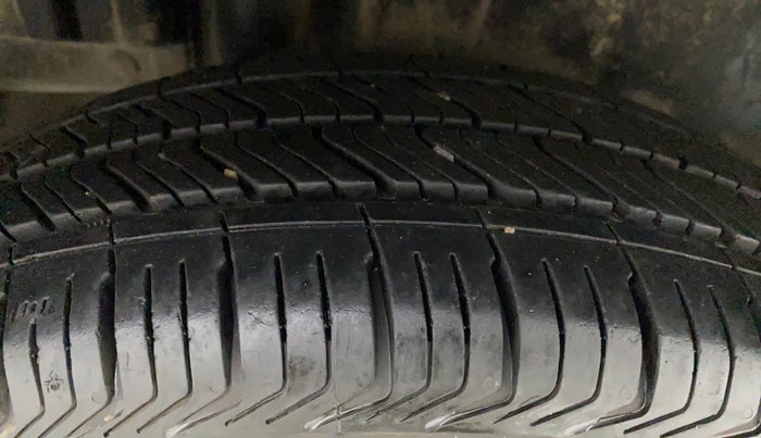 2012 Maruti Swift VXI, Petrol, Manual, 73,703 km, Right Rear Tyre Tread