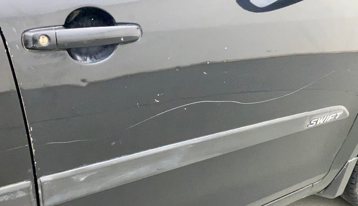 2012 Maruti Swift VXI, Petrol, Manual, 73,703 km, Driver-side door - Minor scratches