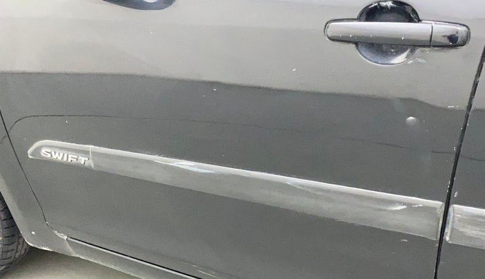 2012 Maruti Swift VXI, Petrol, Manual, 73,703 km, Front passenger door - Slightly dented