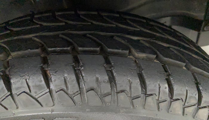 2014 Maruti Wagon R 1.0 LXI CNG SIGNATURE EDITION, CNG, Manual, 3,262 km, Left Front Tyre Tread