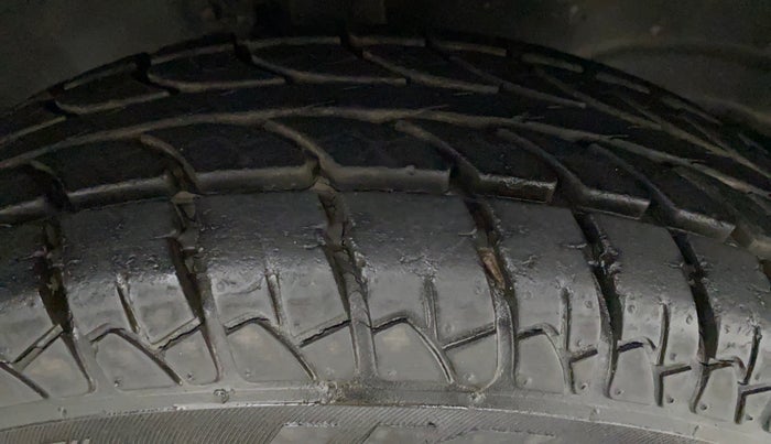 2014 Maruti Wagon R 1.0 LXI CNG SIGNATURE EDITION, CNG, Manual, 3,262 km, Right Front Tyre Tread