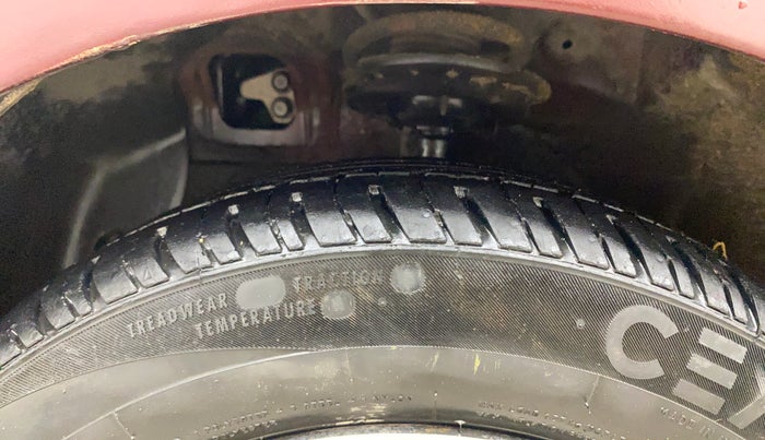 2015 Hyundai Grand i10 SPORTZ 1.2 KAPPA VTVT, Petrol, Manual, 1,02,001 km, Left Front Tyre Tread