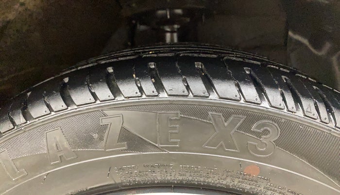 2015 Hyundai Grand i10 SPORTZ 1.2 KAPPA VTVT, Petrol, Manual, 1,02,001 km, Right Front Tyre Tread