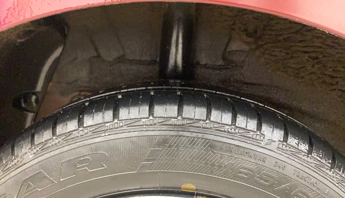 2015 Hyundai Grand i10 SPORTZ 1.2 KAPPA VTVT, Petrol, Manual, 1,02,001 km, Right Rear Tyre Tread