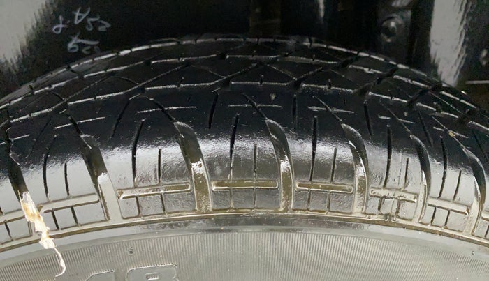 2015 Maruti Swift VXI, Petrol, Manual, 37,800 km, Left Rear Tyre Tread
