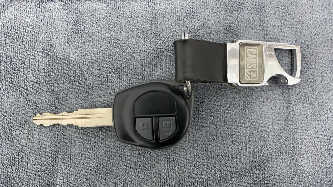 2015 Maruti Swift VXI, Petrol, Manual, 37,800 km, Key Close Up