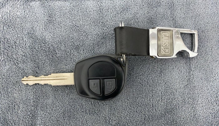 2015 Maruti Swift VXI, Petrol, Manual, 37,800 km, Key Close Up