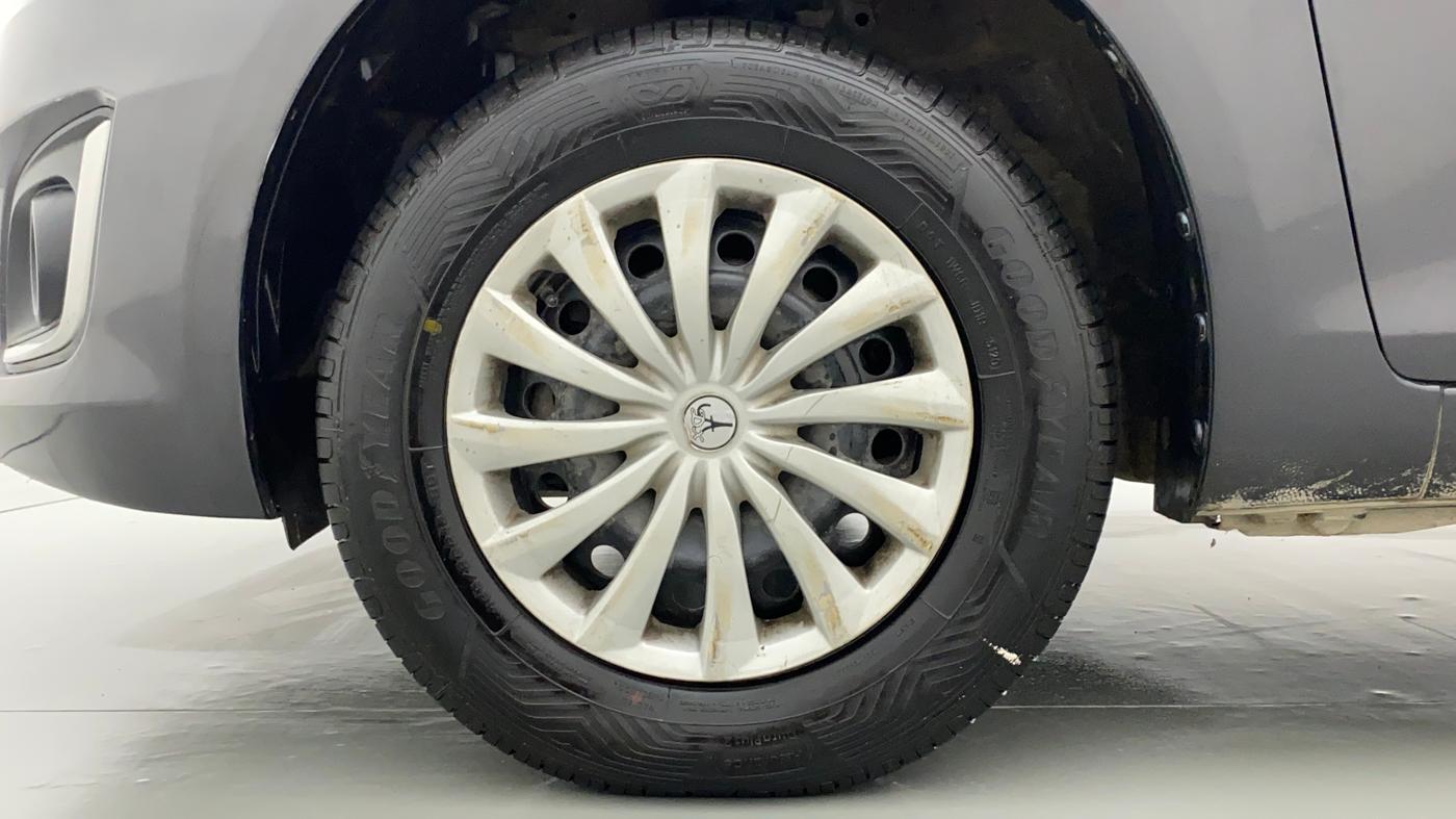 2015 Maruti Swift VXI, Petrol, Manual, 37,800 km, Left Front Wheel