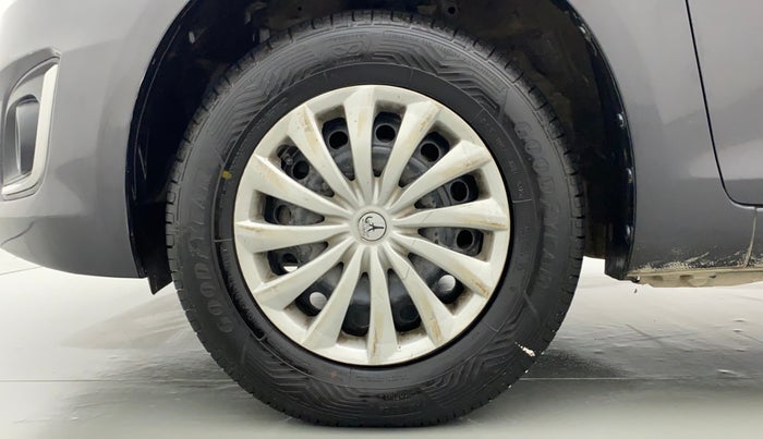 2015 Maruti Swift VXI, Petrol, Manual, 37,800 km, Left Front Wheel