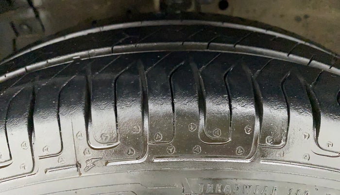 2015 Maruti Swift VXI, Petrol, Manual, 37,800 km, Left Front Tyre Tread