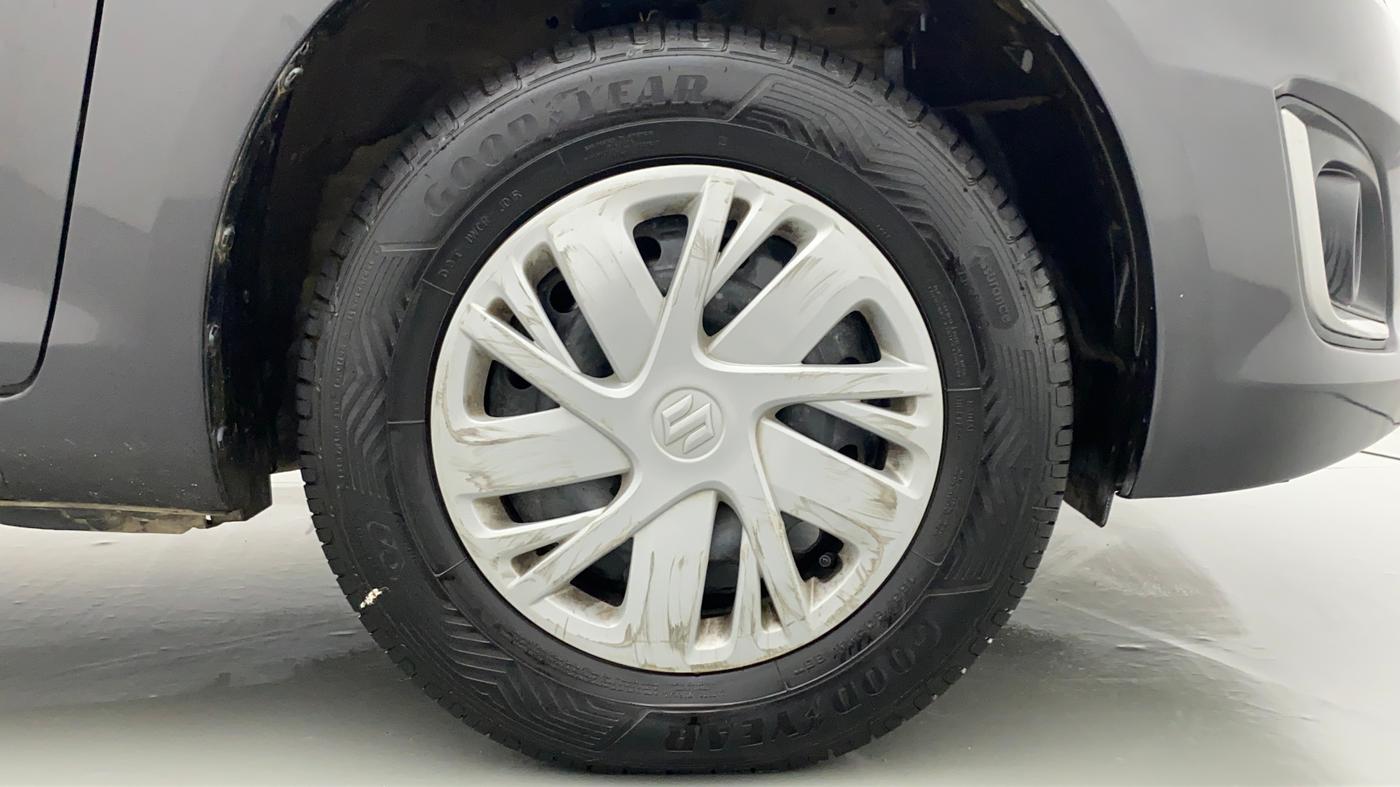 2015 Maruti Swift VXI, Petrol, Manual, 37,800 km, Right Front Wheel