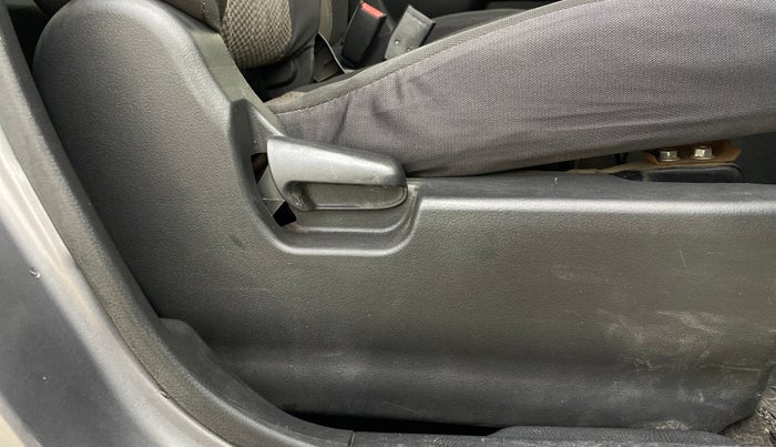 2014 Maruti Wagon R 1.0 LXI CNG, CNG, Manual, 78,033 km, Driver Side Adjustment Panel