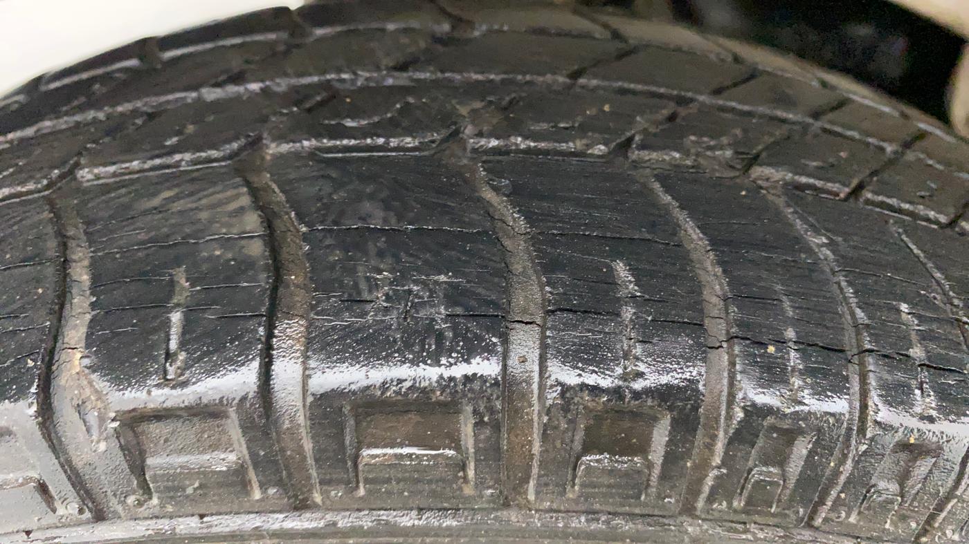 2012 Maruti Eeco 7 STR, Petrol, Manual, 31,741 km, Right Rear Tyre Tread