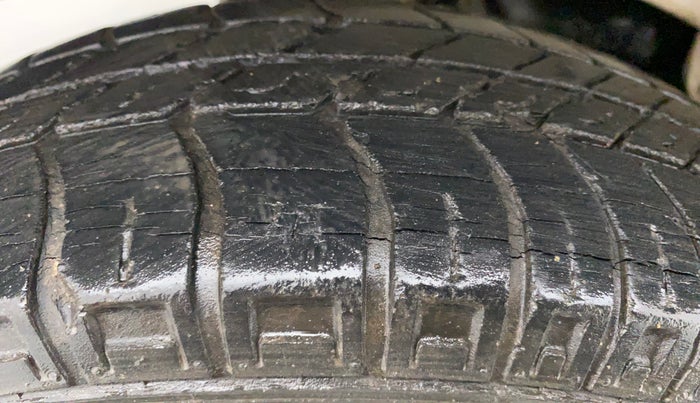 2012 Maruti Eeco 7 STR, Petrol, Manual, 31,741 km, Right Rear Tyre Tread