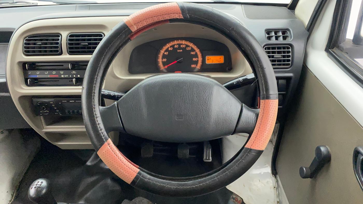 2012 Maruti Eeco 7 STR, Petrol, Manual, 31,741 km, Steering Wheel Close Up