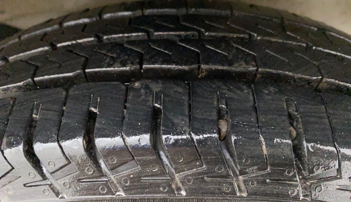 2012 Maruti Eeco 7 STR, Petrol, Manual, 31,741 km, Right Front Tyre Tread