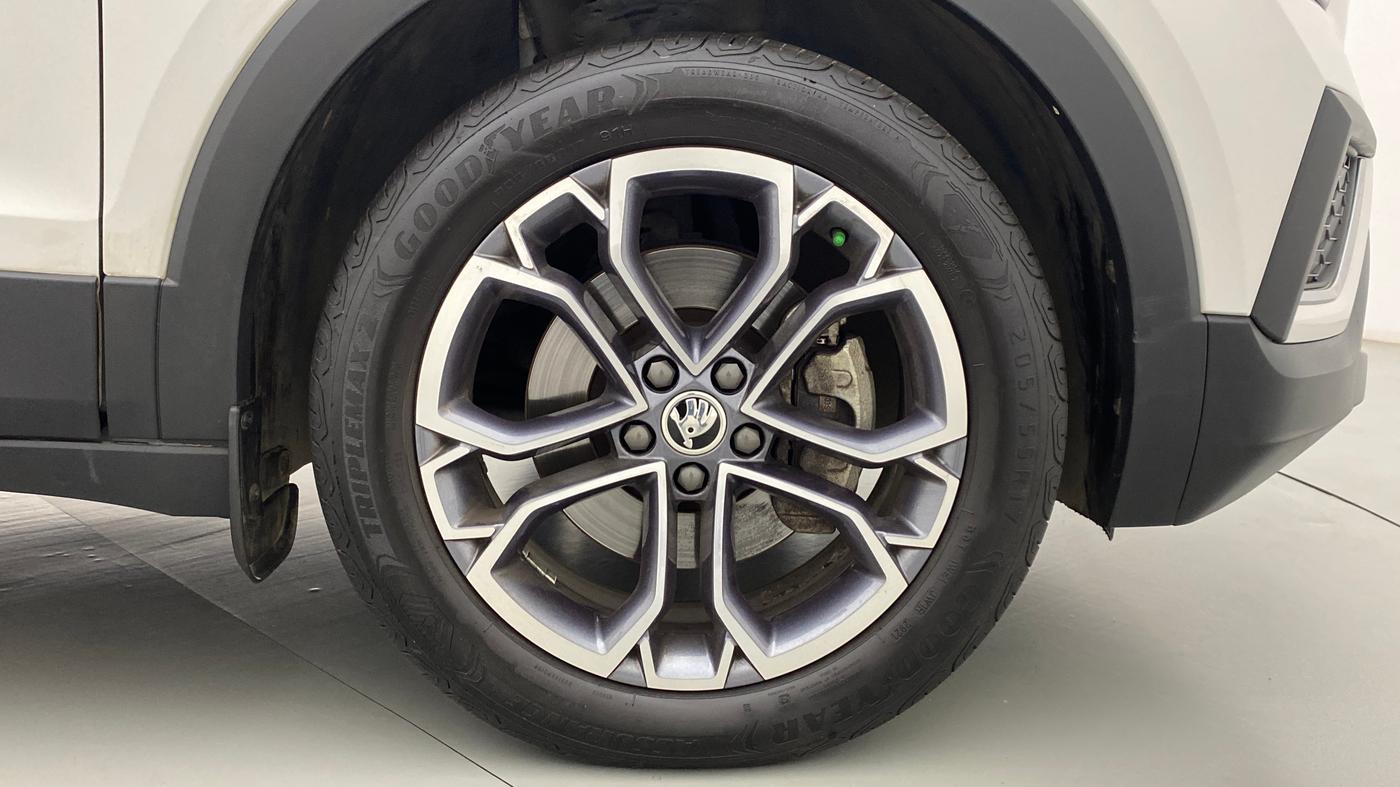 2021 Skoda KUSHAQ STYLE 1.5 TSI MT, Petrol, Manual, 10,928 km, Right Front Wheel