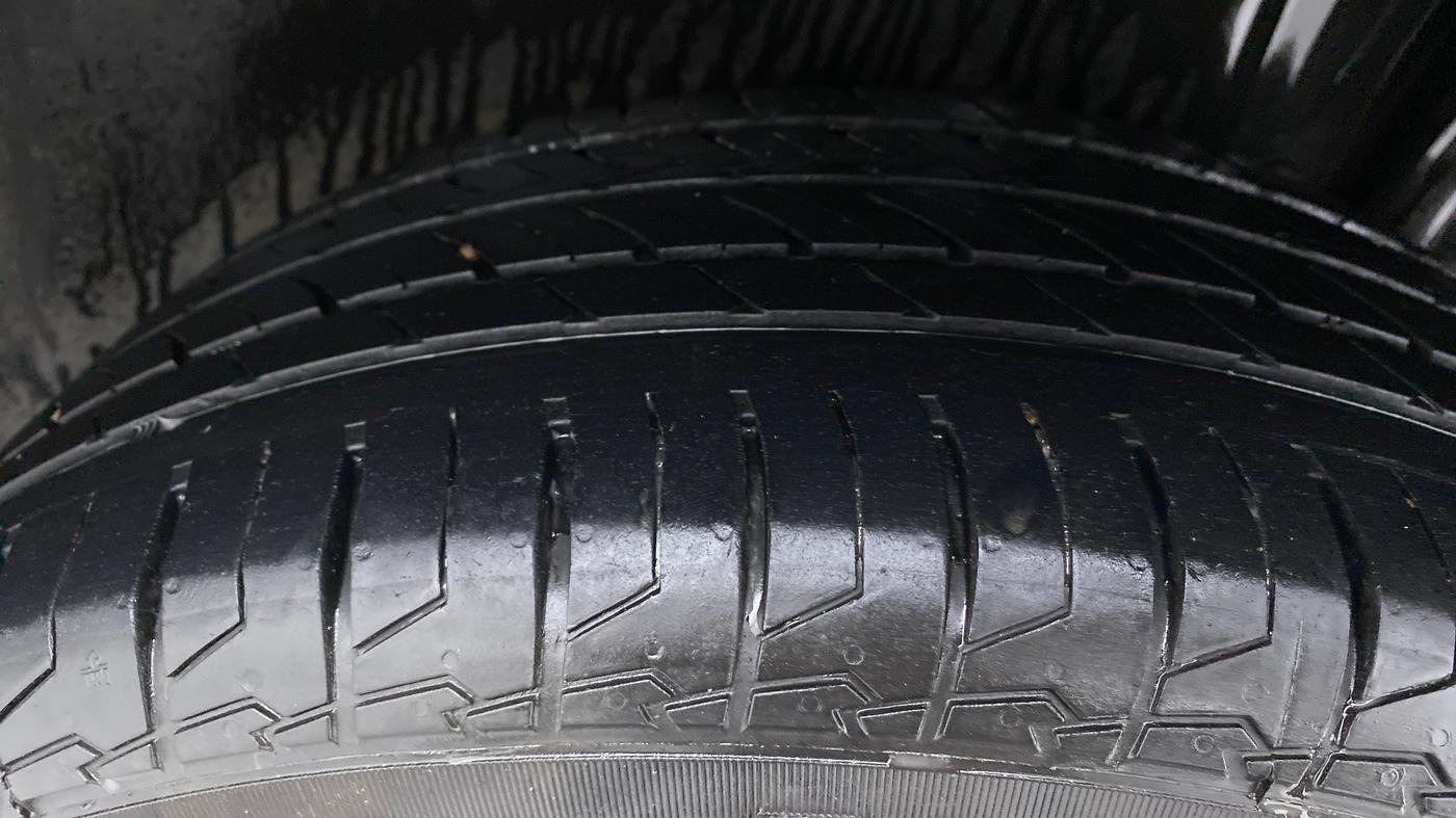 2020 Maruti S Cross DELTA SHVS PETROL, Petrol, Manual, 30,385 km, Left Rear Tyre Tread