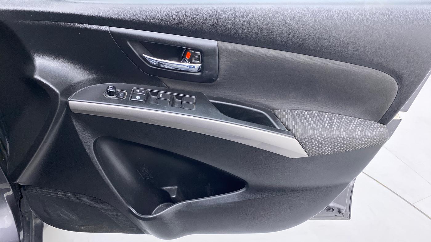 2020 Maruti S Cross DELTA SHVS PETROL, Petrol, Manual, 30,385 km, Driver Side Door Panels Control
