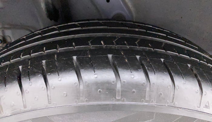 2021 Hyundai VENUE E 1.2, Petrol, Manual, 10,335 km, Right Rear Tyre Tread