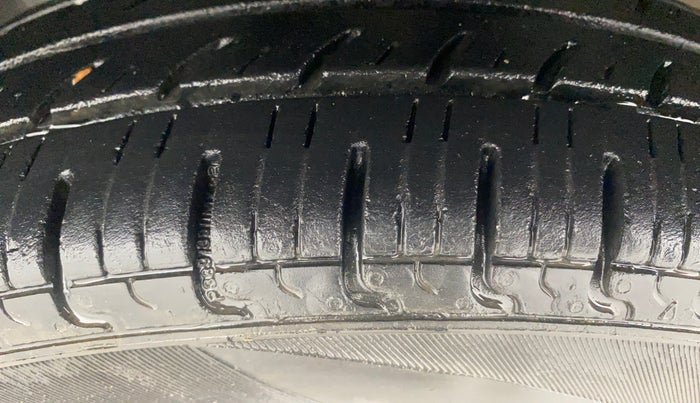 2018 Renault Kwid RXT 1.0 (O), Petrol, Manual, 76,789 km, Left Front Tyre Tread