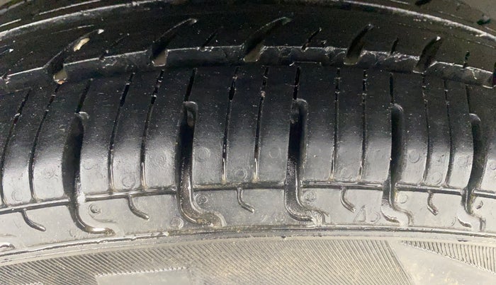 2018 Renault Kwid RXT 1.0 (O), Petrol, Manual, 76,789 km, Right Rear Tyre Tread