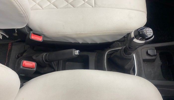 2018 Renault Kwid RXT 1.0 (O), Petrol, Manual, 76,789 km, Gear Lever