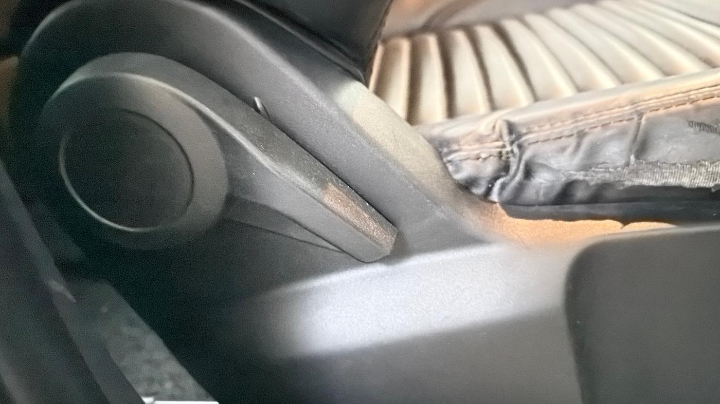 2021 Tata PUNCH PURE MT, Petrol, Manual, 36,827 km, Driver Side Adjustment Panel