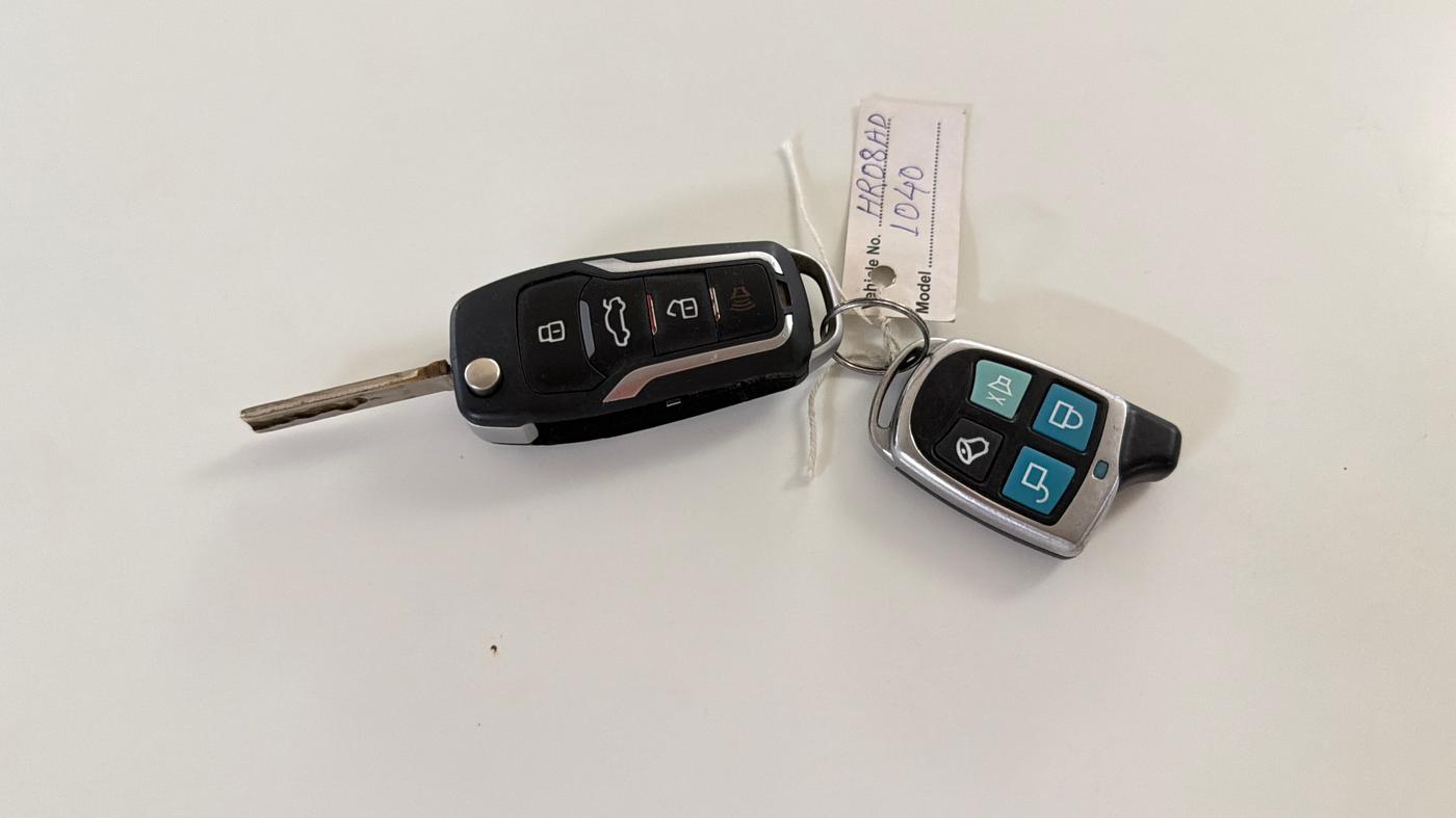 2021 Tata PUNCH PURE MT, Petrol, Manual, 36,827 km, Key Close Up