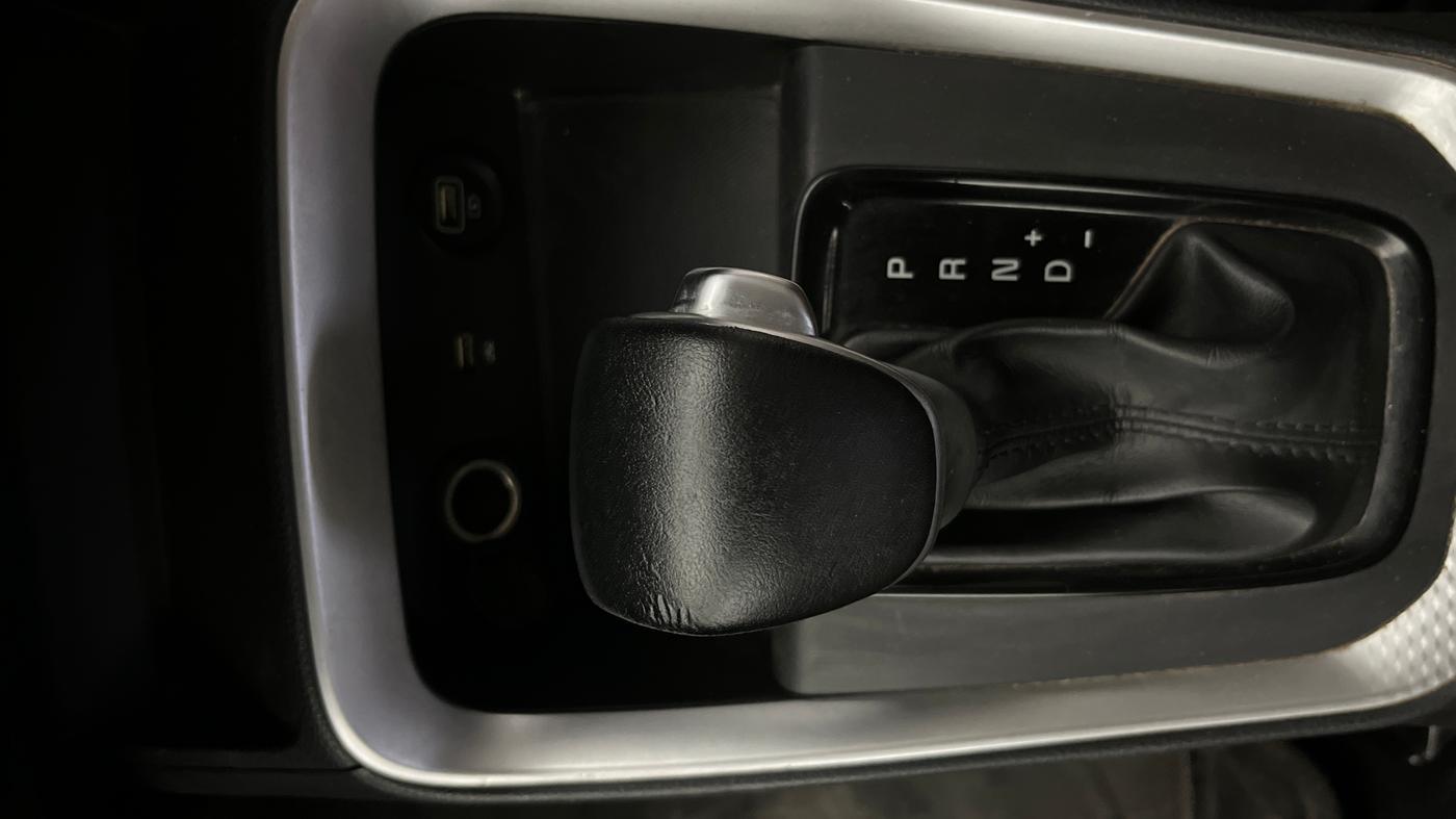 2020 KIA SONET HTK PLUS 1.5 AT, Diesel, Automatic, 66,516 km, Gear Lever