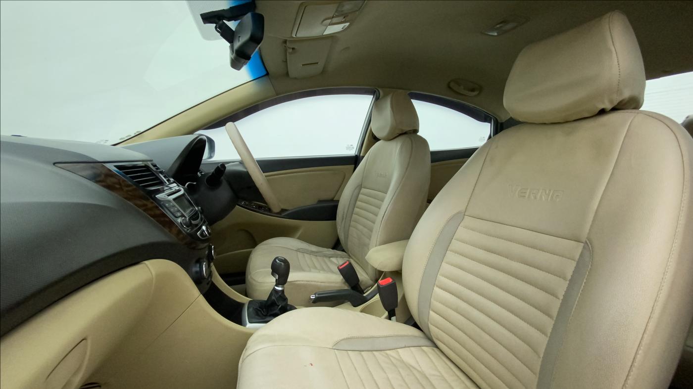 2013 Hyundai Verna FLUIDIC 1.6 VTVT EX, CNG, Manual, 92,816 km, Right Side Front Door Cabin